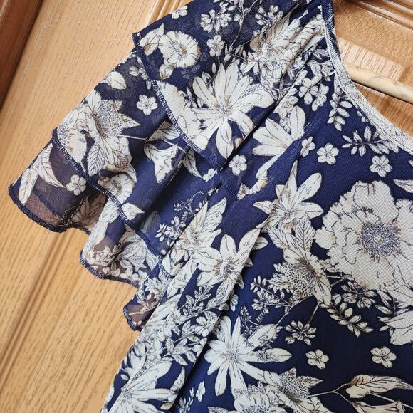 Joie De Vivre Navy Blue and Ivory Floral Top Flutter Sleeve Plus Size 1X Ruffles - Picture 11 of 11